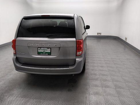 Used 2017 Dodge Grand Caravan SE FWD image 7