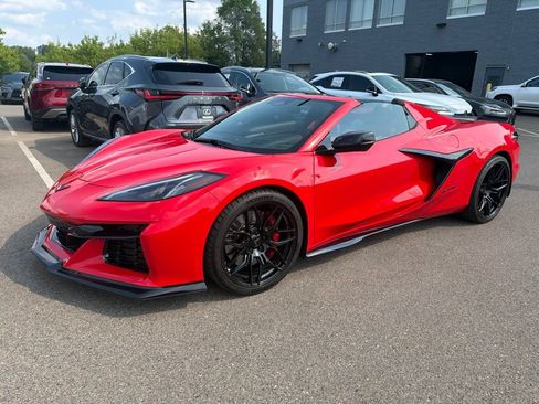 Used 2025 Chevrolet Corvette Z06 w/ Stealth Interior Trim Package RWD image 5