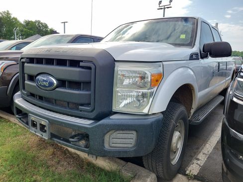 Used 2014 Ford F250 XL AWD/4WD image 3