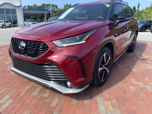 Used 2022 Toyota Highlander XSE FWD image 1
