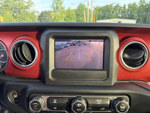 Used 2021 Jeep Wrangler Rubicon AWD/4WD image 24