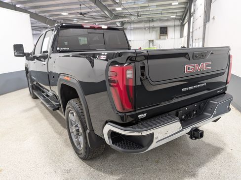 Used 2025 GMC Sierra 2500 SLT AWD/4WD image 5