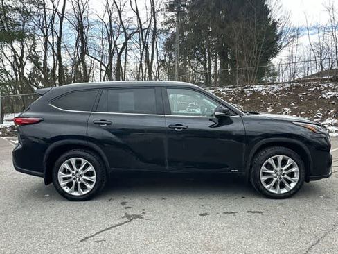 Used 2023 Toyota Highlander Limited image 3