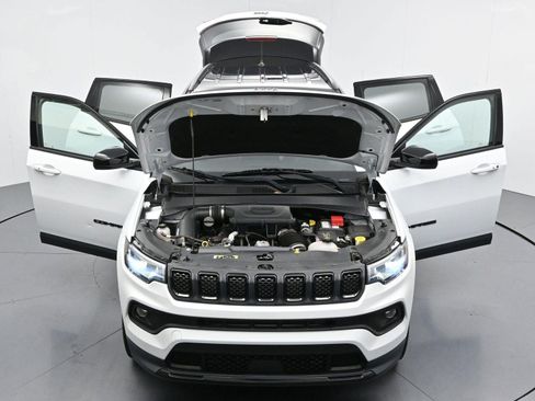 Used 2023 Jeep Compass Latitude AWD/4WD image 40