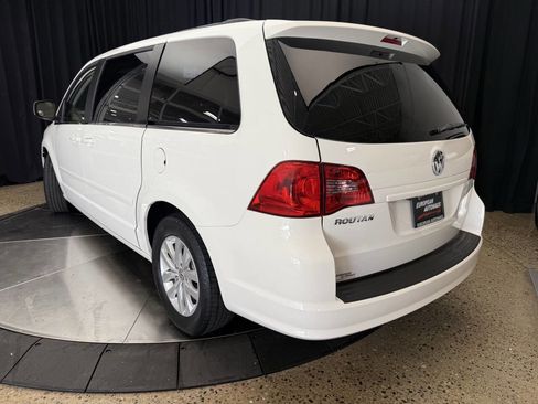 Used 2012 Volkswagen Routan SE image 5