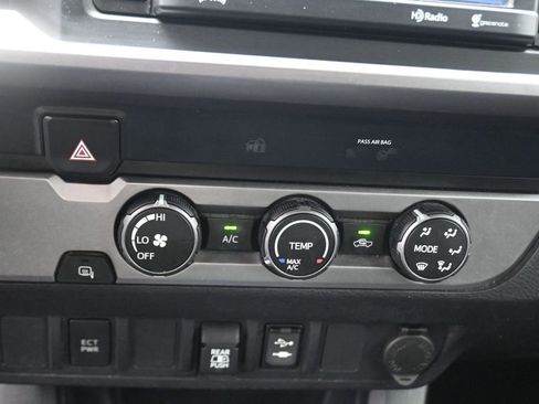 Used 2019 Toyota Tacoma SR5 RWD image 9