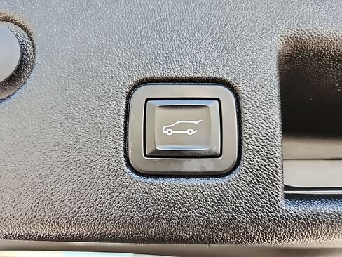 Used 2018 Chevrolet Equinox Premier AWD/4WD image 8