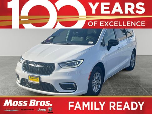 New 2026 Chrysler Pacifica Select FWD image 1