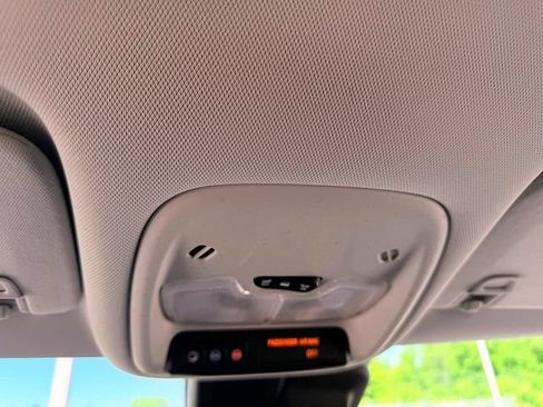 Used 2021 Chevrolet TrailBlazer LT w/ Premium Seating Package FWD image 31