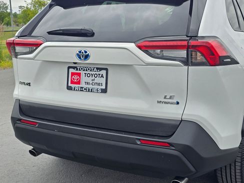 Used 2022 Toyota RAV4 LE AWD/4WD image 13