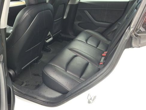 Used 2021 Tesla Model 3 Standard Range Plus image 9