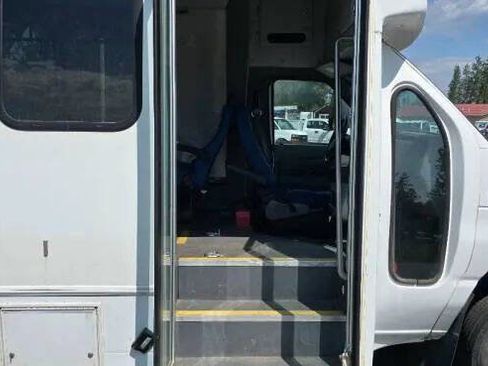 Used 2011 Ford E-450 and Econoline 450 Super Duty w/ Shuttle Bus Prep Pkg image 15