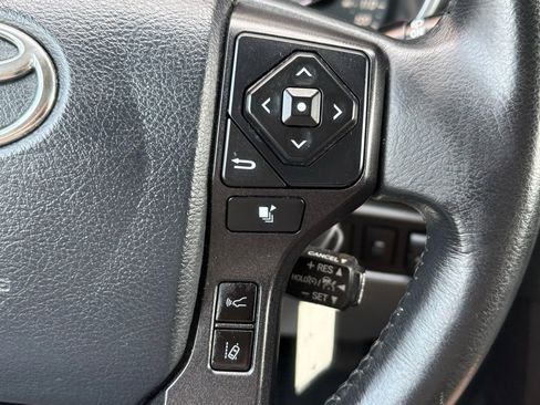 Used 2019 Toyota Sequoia SR5 AWD/4WD image 27