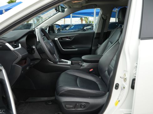 Used 2020 Toyota RAV4 Limited FWD image 15