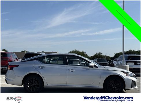 Used 2025 Nissan Altima 2.5 SV w/ SV Special Edition Package AWD/4WD image 3