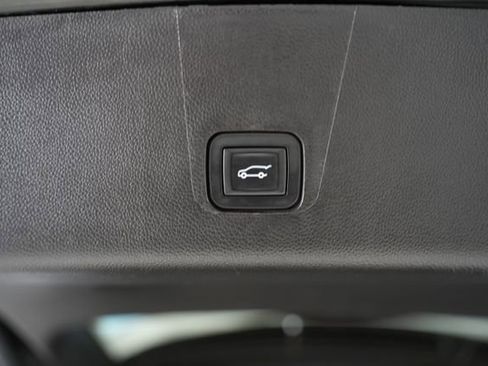 Used 2019 Chevrolet Traverse LT w/ LPO, Blackout Package AWD/4WD image 10