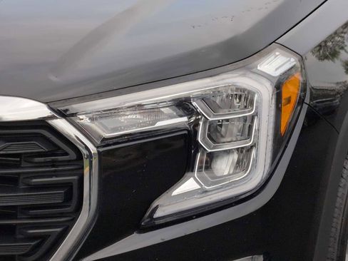 Used 2024 GMC Terrain SLE image 11