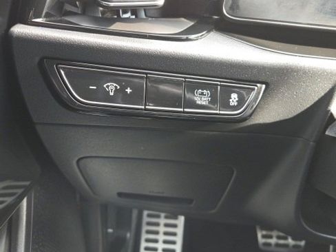 Used 2023 Kia Niro EX Touring image 13