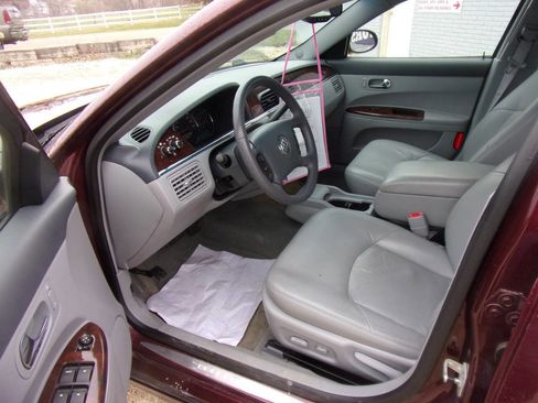 Used 2007 Buick LaCrosse CXL w/ Driver Confidence Package image 2