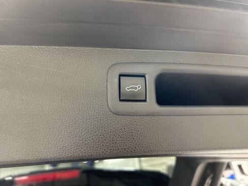 Used 2021 Toyota Highlander XLE image 33