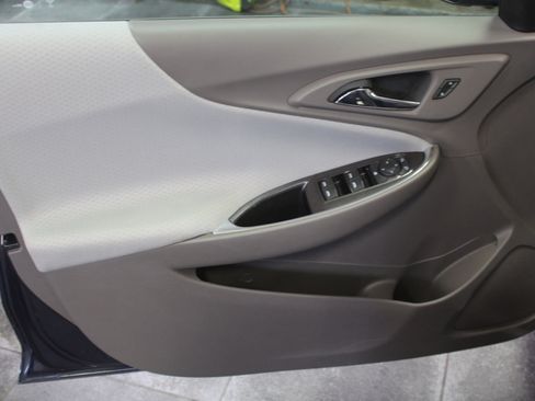 Used 2017 Chevrolet Malibu LT image 18