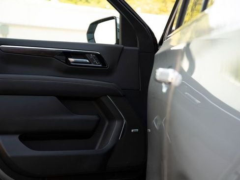New 2025 Chevrolet Suburban Premier AWD/4WD image 9
