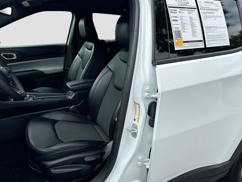 Used 2024 Jeep Compass Latitude AWD/4WD image 23