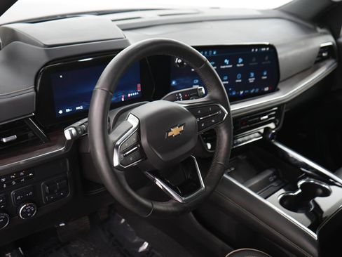Used 2025 Chevrolet Tahoe Premier AWD/4WD image 24