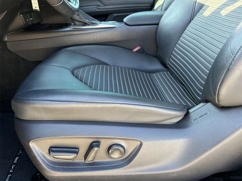 Used 2021 Toyota Camry SE w/ Carpet Mat Package (TMS) image 13