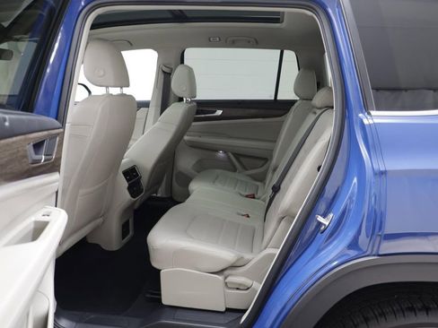 Used 2025 Volkswagen Atlas SEL AWD/4WD image 13