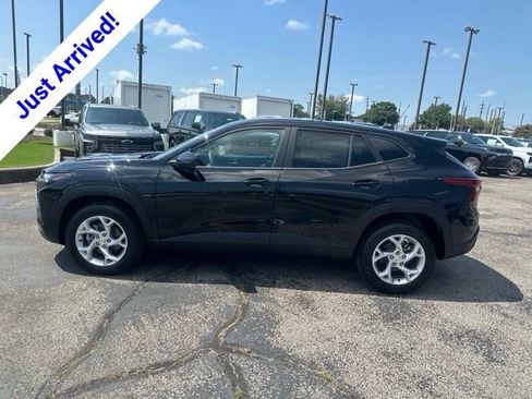 New 2026 Chevrolet Trax LS w/ LS Convenience Package FWD image 6