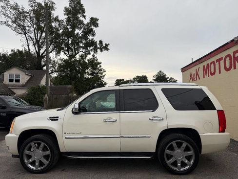 Used 2009 Cadillac Escalade AWD image 4