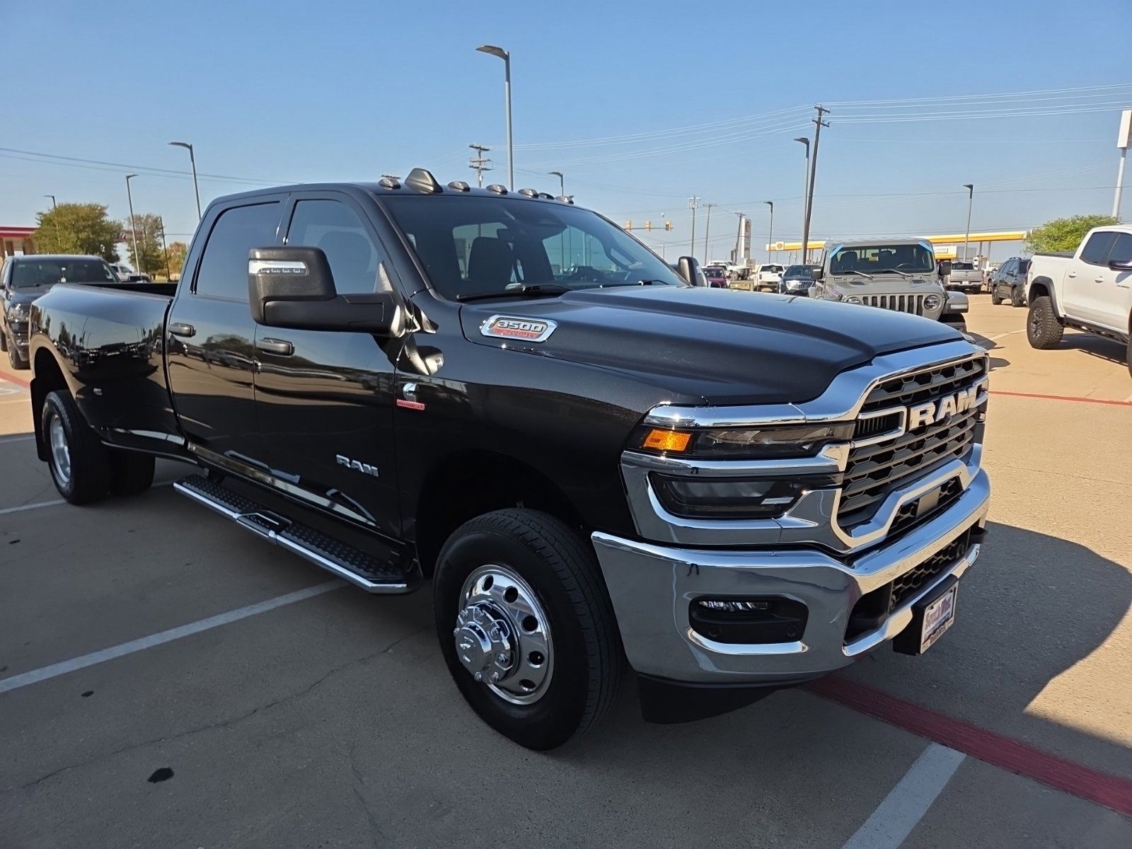 Used 2025 RAM 3500 Lone Star AWD/4WD image 3