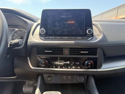 Used 2024 Nissan Rogue SV AWD/4WD image 16