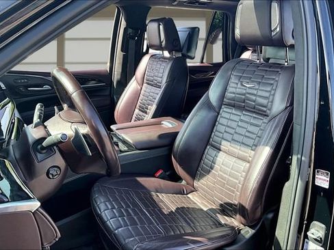 Used 2023 Cadillac Escalade V w/ LPO, ONYX Package AWD/4WD image 25