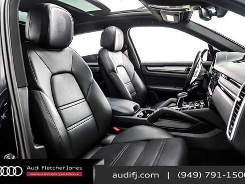 Used 2022 Porsche Cayenne Platinum Edition image 7