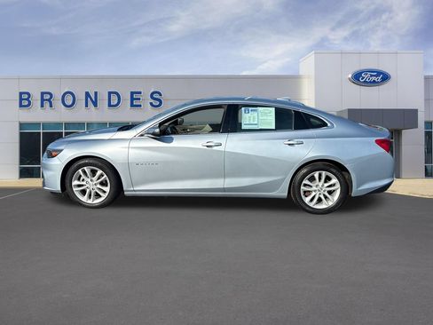 Used 2017 Chevrolet Malibu LT FWD image 1