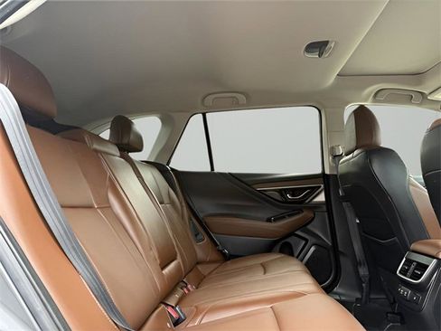 Used 2022 Subaru Outback Touring w/ Popular Package #2 image 16