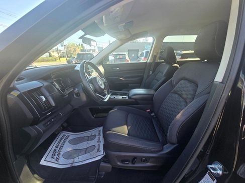 Used 2022 Nissan Pathfinder SV AWD/4WD image 12