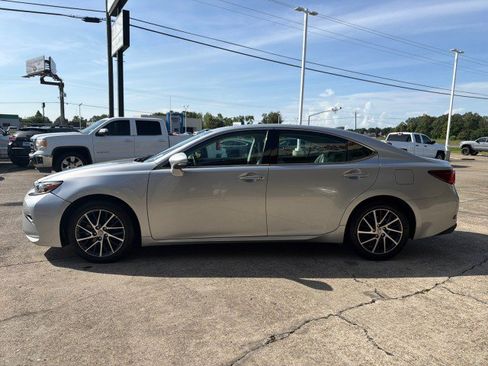 Used 2017 Lexus ES 350 w/ Luxury Package FWD image 8