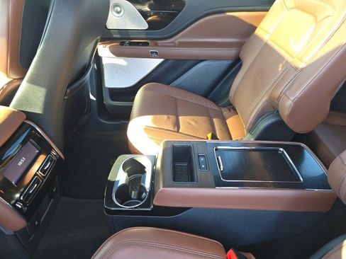 Used 2025 Lincoln Aviator Reserve w/ Equipment Group 201A image 17
