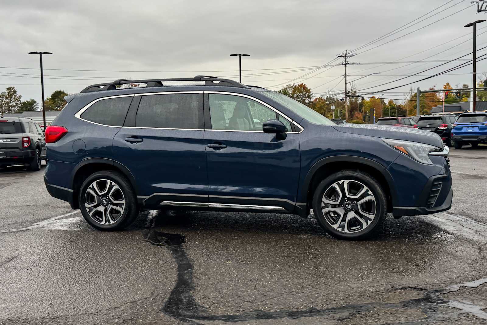 Used 2023 Subaru Ascent Limited AWD/4WD image 2