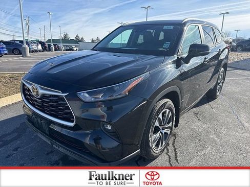 Used 2024 Toyota Highlander XLE image 3