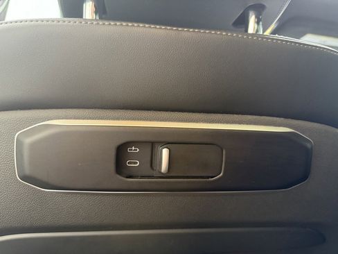 Used 2023 BMW X7 xDrive40i w/ M Sport Package image 15