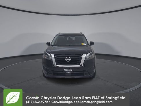 Used 2025 Nissan Pathfinder SV FWD image 5