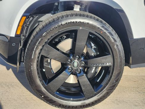 New 2025 Land Rover Defender 110 V8 image 10