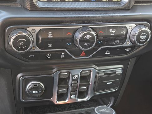 Used 2023 Jeep Gladiator Overland image 20