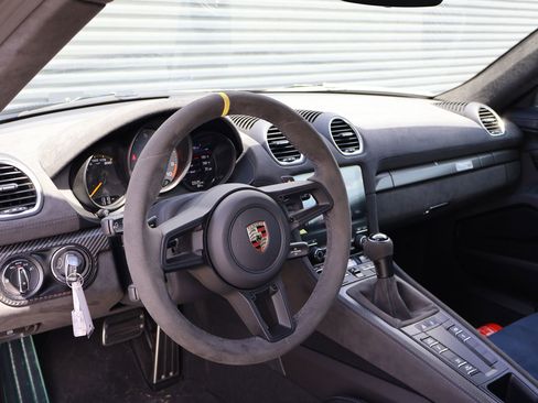Certified 2025 Porsche 718 Cayman GT4 RS RWD image 4