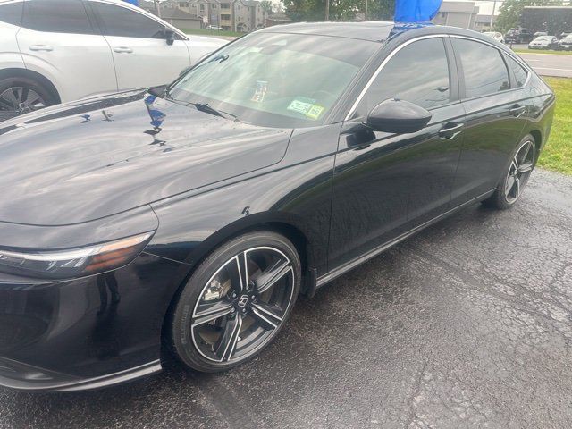 Used 2024 Honda Accord Sport image 3