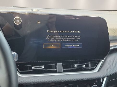 Used 2025 Chevrolet Equinox LT FWD image 14